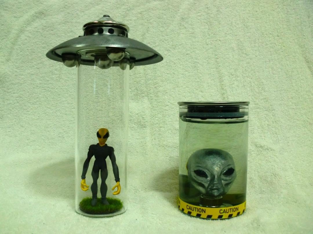 Amazon.co.jp: 金属製UFO 宇宙人 グレイの頭部のホルマリン漬け : おもちゃ